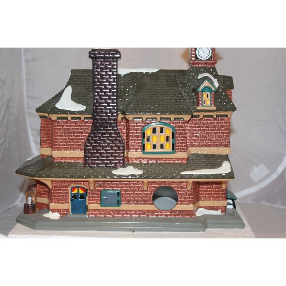Dept 56 Snow Village - Village Station - Picture 5 of 9